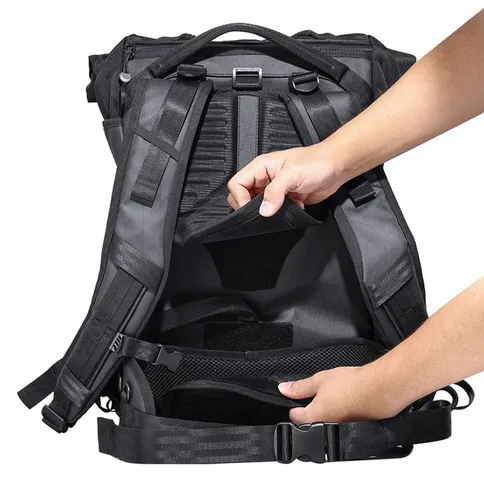 Ulanzi-BT01-Business-Travel-Backpack-32-liter-met-tailleband_11.jpg