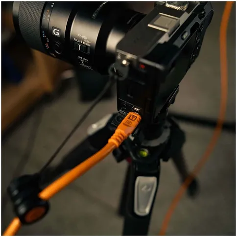 Tether-Tools-TetherPro-Optima-10G-USB-C-9-4m-straight-orange_5.jpg