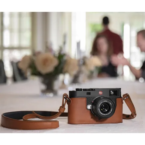 Leica-Protector-24033-cognac_3.jpg