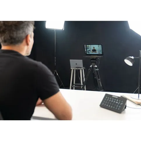 Elgato-Prompter-XL-Full-Sized-Teleprompter-with-Removable-Display_2.jpg