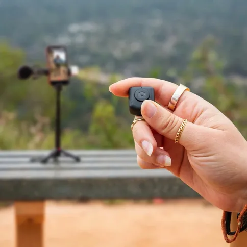 Joby-TelePod-Mini-Selfie-Stick-Tripod-with-Light-TP02_8.jpg