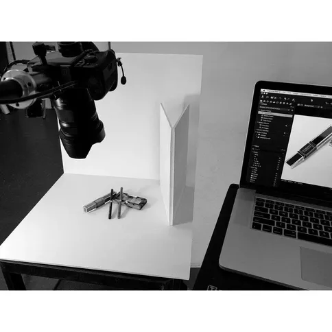 V-Flat-Tabletop-V-Flats-Small-12x18-2x-white-2x-black_6.jpg