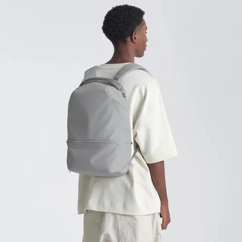 11_Urth-Arkose-Backpack-StoneGrey.jpg