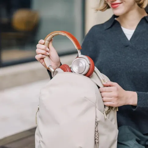 2_PGYTech_OneGo_Lite_backpack_cream.jpg