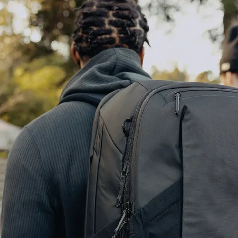 5_Peakdesign_travel_backpack_2in1_40L.jpg