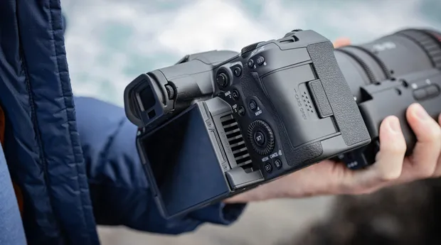 Canon-EOS-R5-C_3.jpg