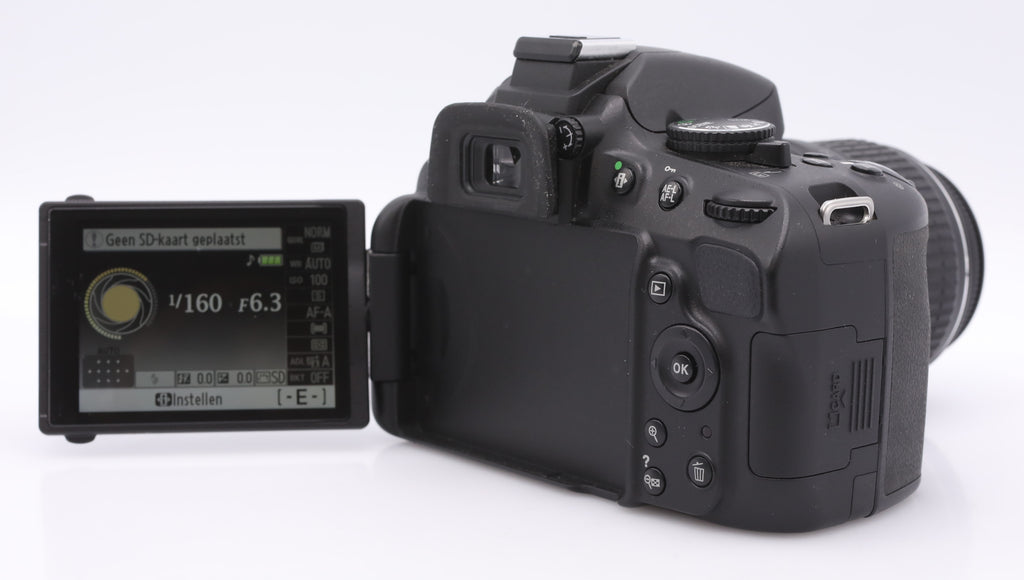 Nikon D5100 body + AF-S 18-55mm F/3.5-5.6G II DX occasion