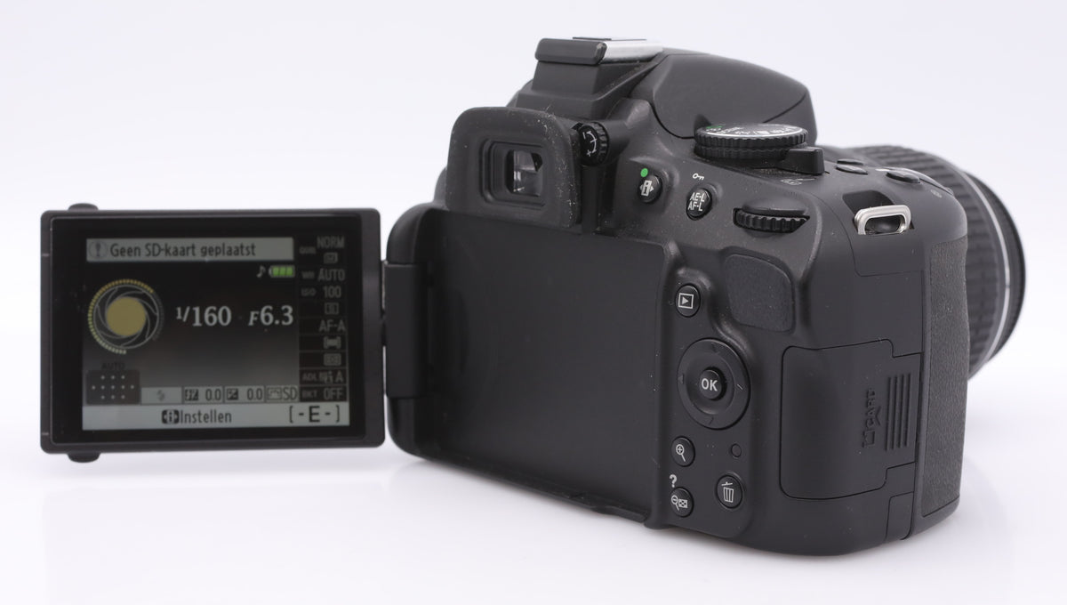 Nikon D5100 body + AF-S 18-55mm F/3.5-5.6G II DX occasion