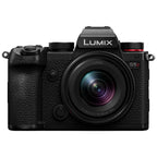 Panasonic LUMIX S5D + 18-40mm f/4,5-6,3