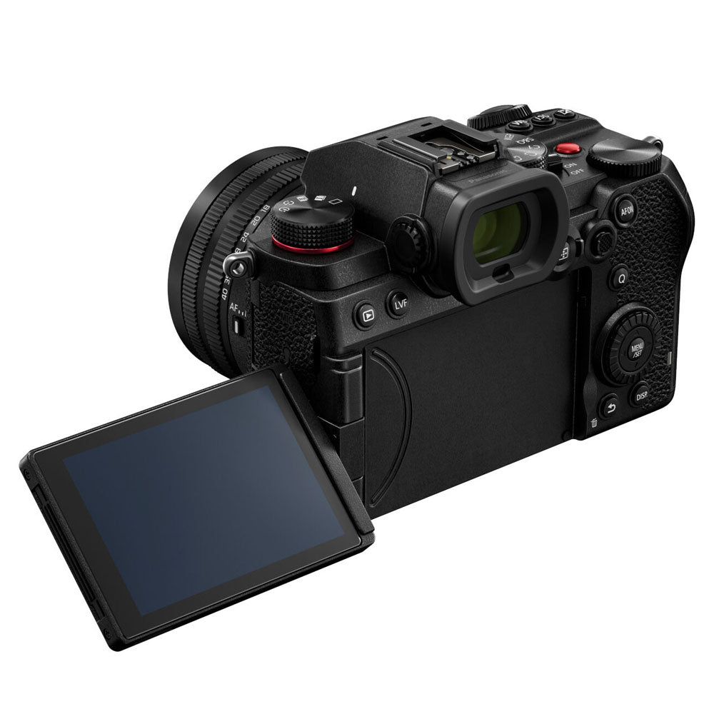 Panasonic LUMIX S5D + 18-40mm f/4,5-6,3