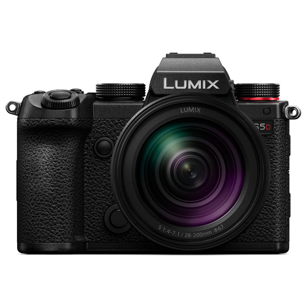 Panasonic Lumix S5D + 28-200mm f/4-7,1
