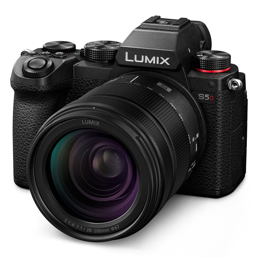 Panasonic Lumix S5D + 28-200mm f/4-7,1