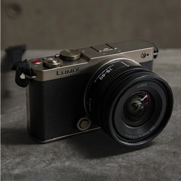 Panasonic Lumix S9 Titanium Negro + Lumix S 18-40mm f/4.5-6.3