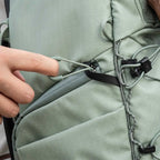 Mochila Leofoto Outdoor Series de 25 litros con inserto grande, color verde.