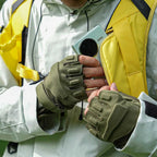 Mochila Leofoto Outdoor Series de 25 litros con inserto grande, color amarillo.