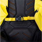 Mochila Leofoto Outdoor Series de 25 litros con inserto grande, color amarillo.