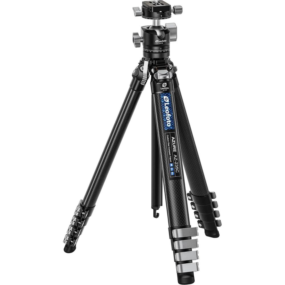 Trípode ultracompacto Leofoto AZ-235C+LH-30R de la serie Azure, color plata.