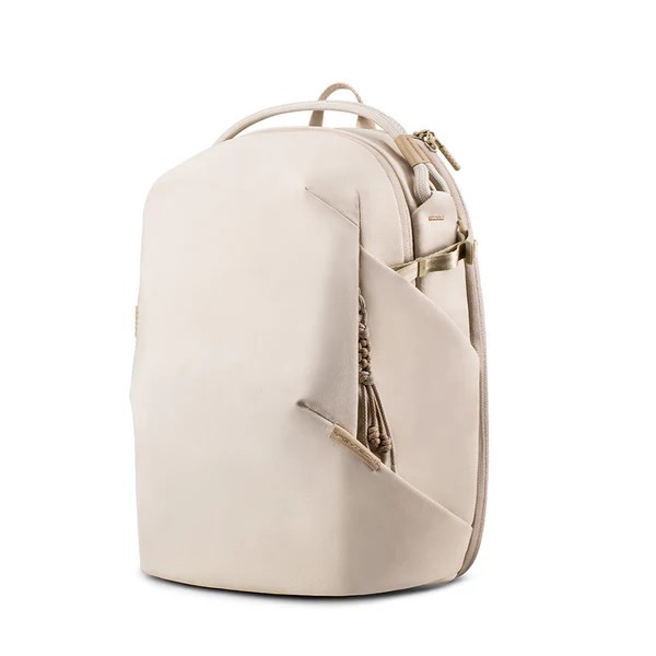 Mochila PGYTech OneGo Lite 16L, color crema