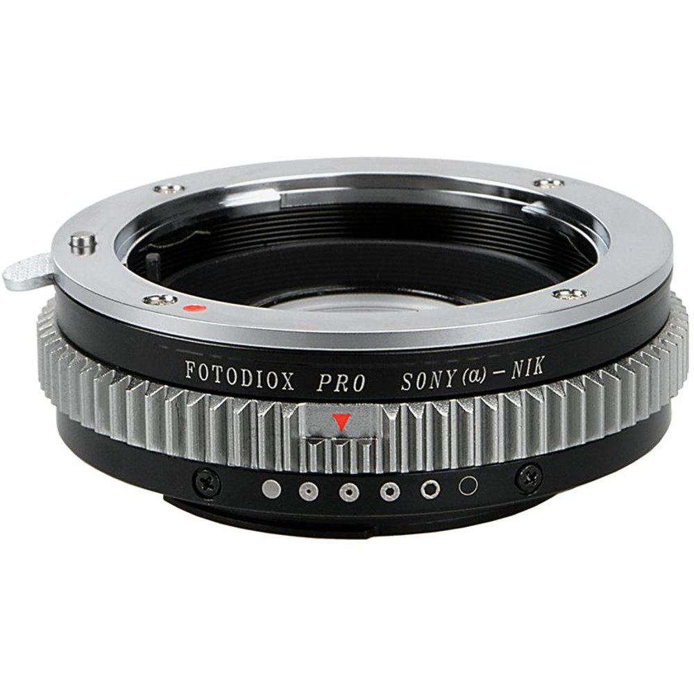 Adaptador de montura de objetivo Fotodiox Pro - Objetivo DSLR Sony Alpha con montura A (y Minolta AF) a montura Nikon F (con dial de control de apertura incorporado) (SnyA-NikF-Pro)